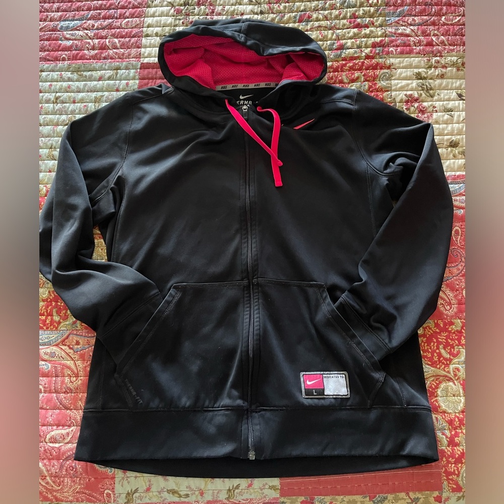 NIKE Therma-Fit Zipper Hoodie in Black with Neon Pink